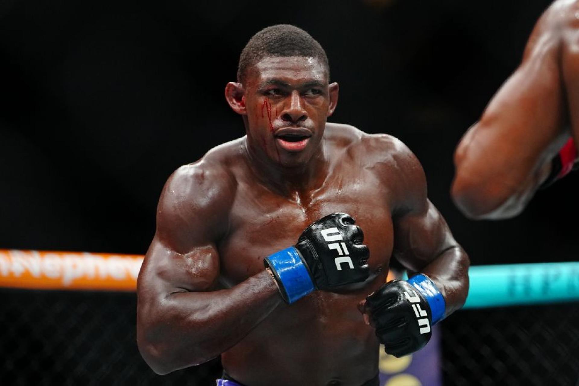 Претендента на бой с Рахмоновым уничтожили в борцовском поединке