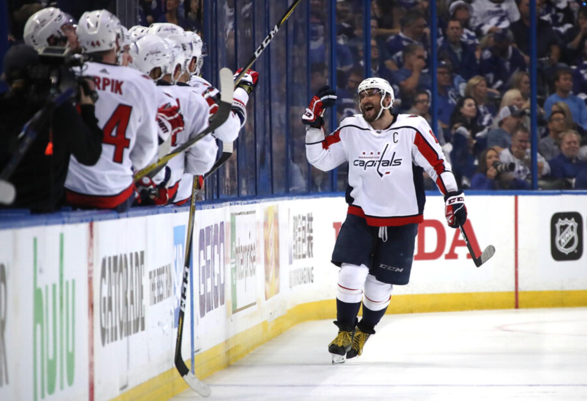 Овечкин нокаутировал своего вратаря, затем оформил хет-трик в НХЛ