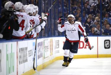 Овечкин нокаутировал своего вратаря, затем оформил хет-трик в НХЛ