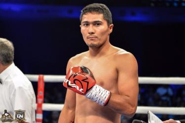 Казахстанский боксер сразиться с Адамесом за титул WBC