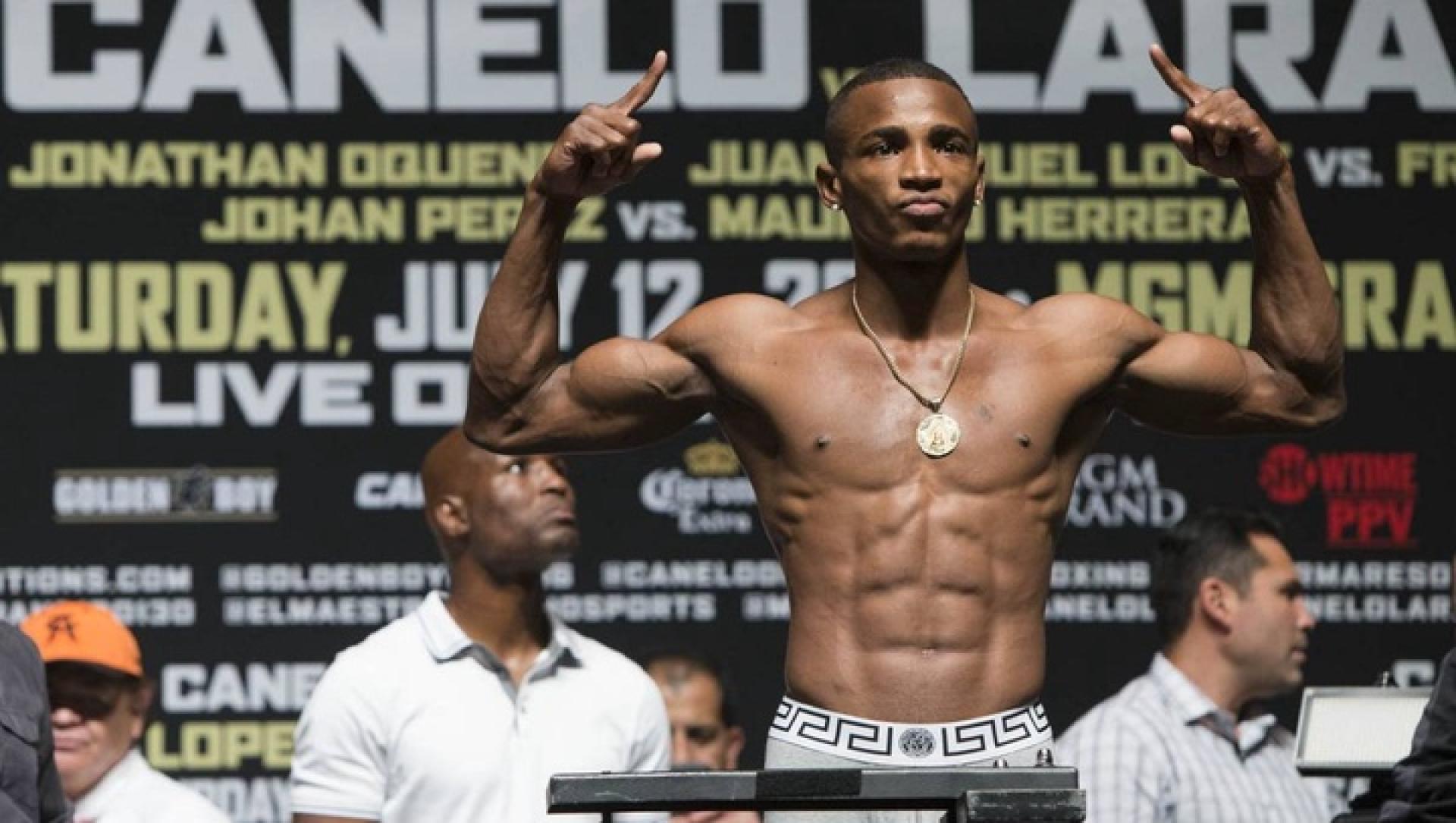 Лара жостко оскорбил Жанибека Алимханулы после срыва боя