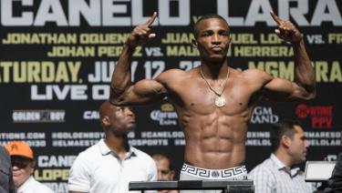 Лара жостко оскорбил Жанибека Алимханулы после срыва боя