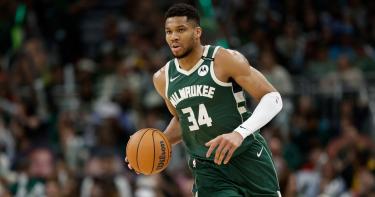 Двукратный MVP НБА Яннис Адетокумбо запросил обмен в «Нью-Йорк Никс»