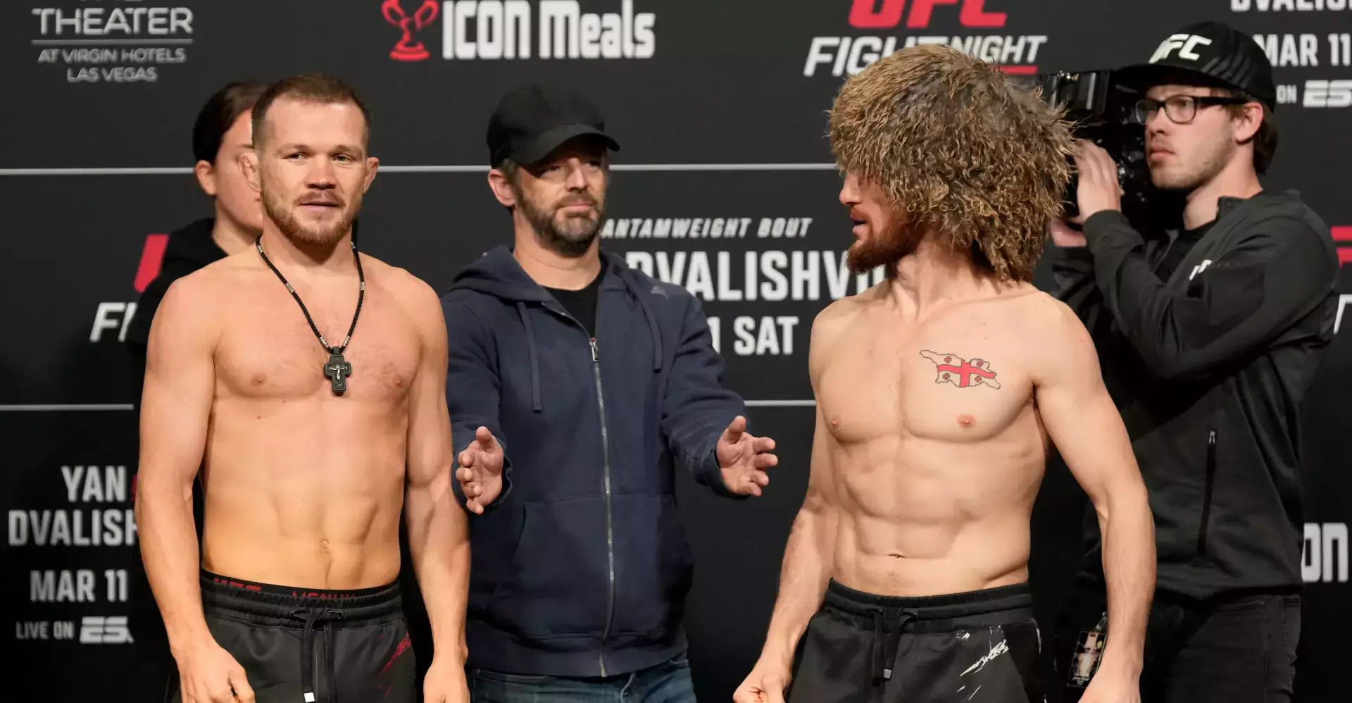 Участники титульных боёв UFC 323 показали идеальный вес