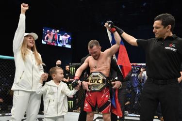 Пётр Ян снова чемпион UFC! Россиянен взял реванш у Двалишвили