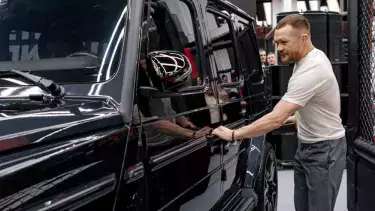 Яну подарили люксовый внедорожник после возвращения титула UFC