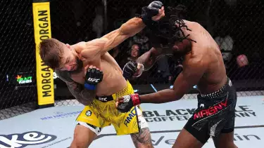 Чемпион Bellator дебютировал досрочной победой в UFC