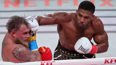 Джошуа отправил Пола в нокаут и звершил бой досрочно