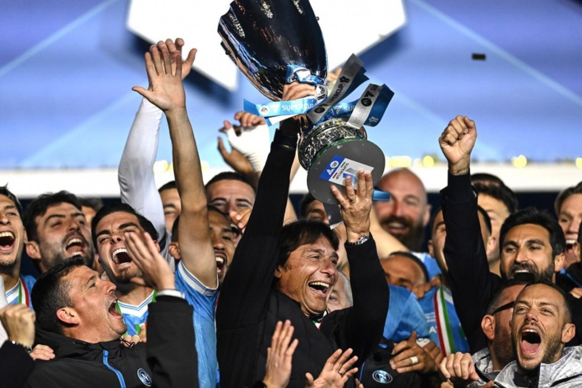 «Наполи» выиграл Суперкубок Италии третий раз в истории