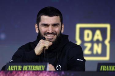 Бенавидес публично согласился на бой с Бетербиевым