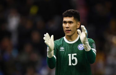 «Фенербахче» готов приобрести Анарбекова в случае потери вратаря