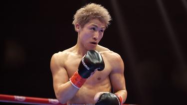 Японский боксер шестой раз подряд защитил статус абсолютного чемпиона