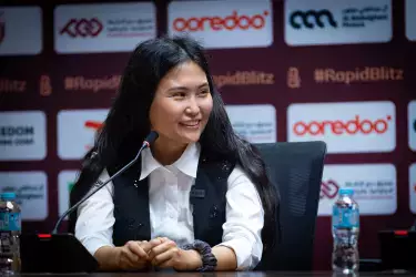 Токаев наградил орденом казахстанскую шахматистку