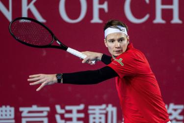 Бублик уверенно начал сезон на турнире в Гонконге