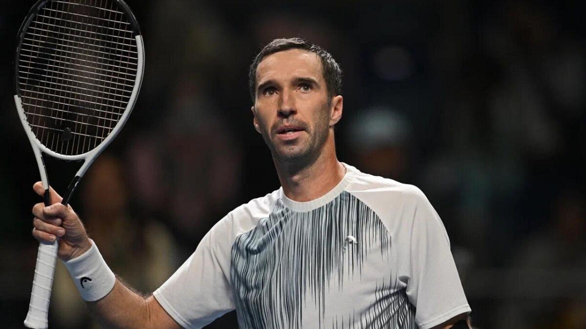 Михаил Кукушкин прошел в 1\4 финала теннисного турнира в Англии