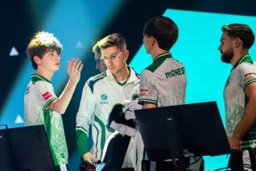 Team Falcons уверенно стартовала на миллионном турнире по CS2
