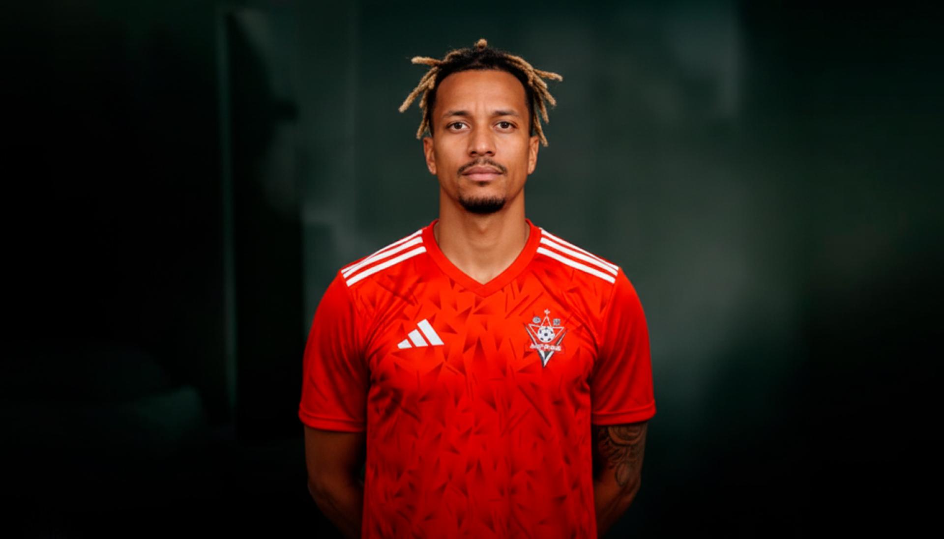 Луиш Нани подписал самый дорогой контракт в КПЛ