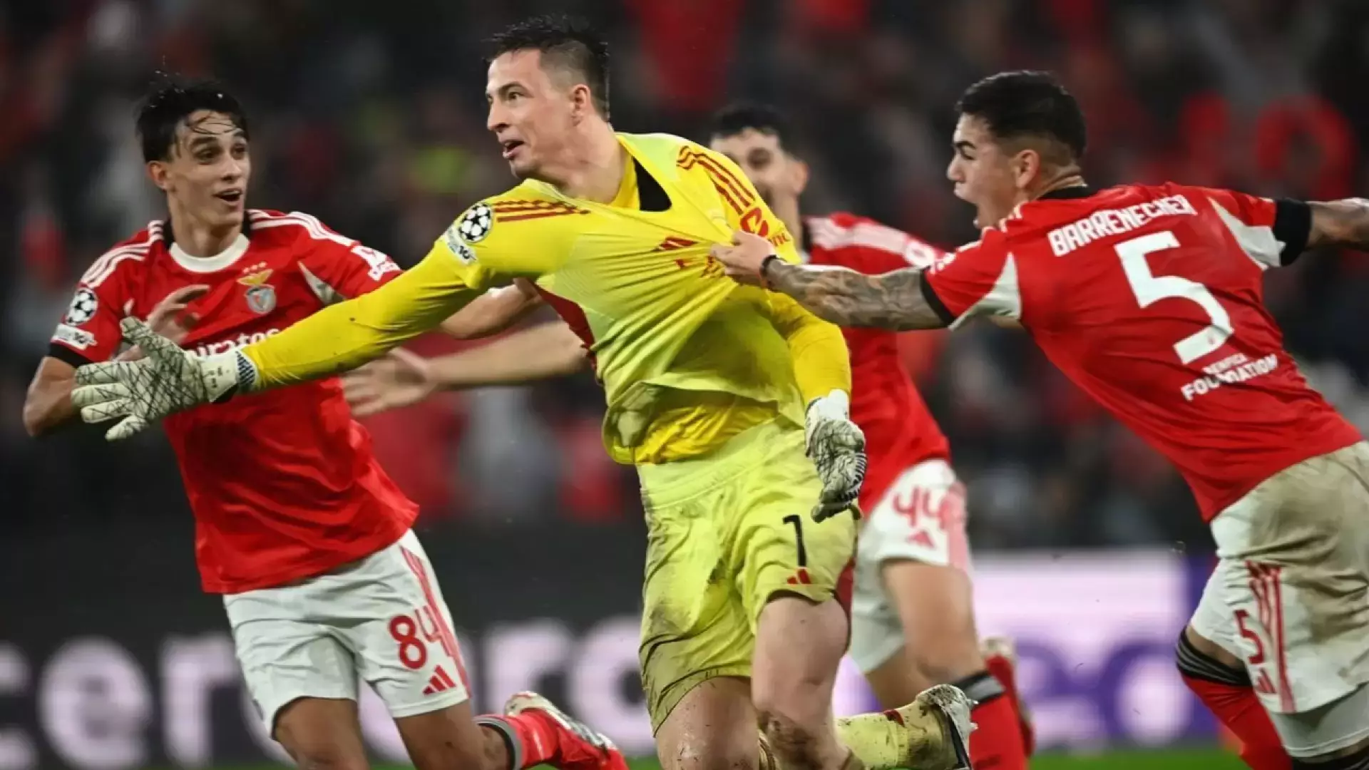 «Реал» унизили в ЛЧ! Вратарь «Бенфики» забил на 98-й и принес победу 4:2