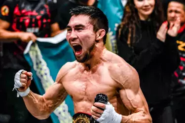 Экс-чемпион из Казахстана выиграл дебютный бой в топ-лиге ММА