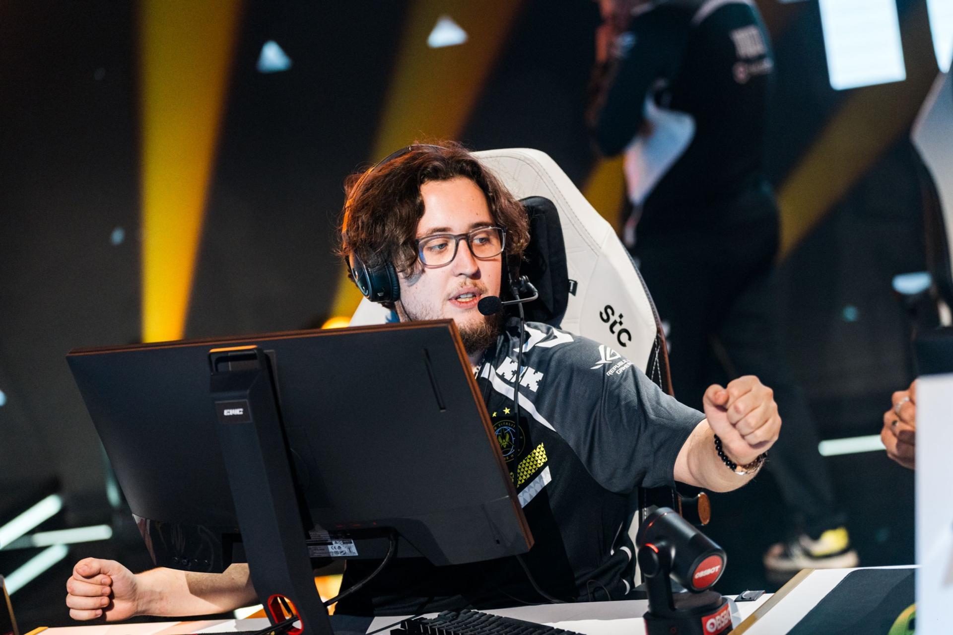 ZywOo вывел Vitality в полуфинал крупного турнира по CS2