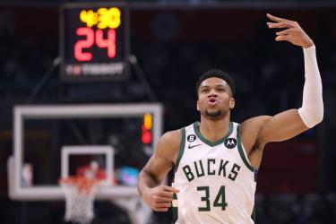 «Милуоки» сохранил Янниса Адетокумбо и начали усиливать состав