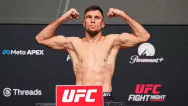 Казахстанец нокаутировал соперника в первом раунде турнира UFC