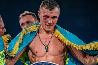 Казахстанский боксёр стал чемпионо мира победив нокаутом