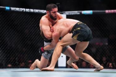 Олимпийский чемпион оценил перспективы Махачева в борьбе