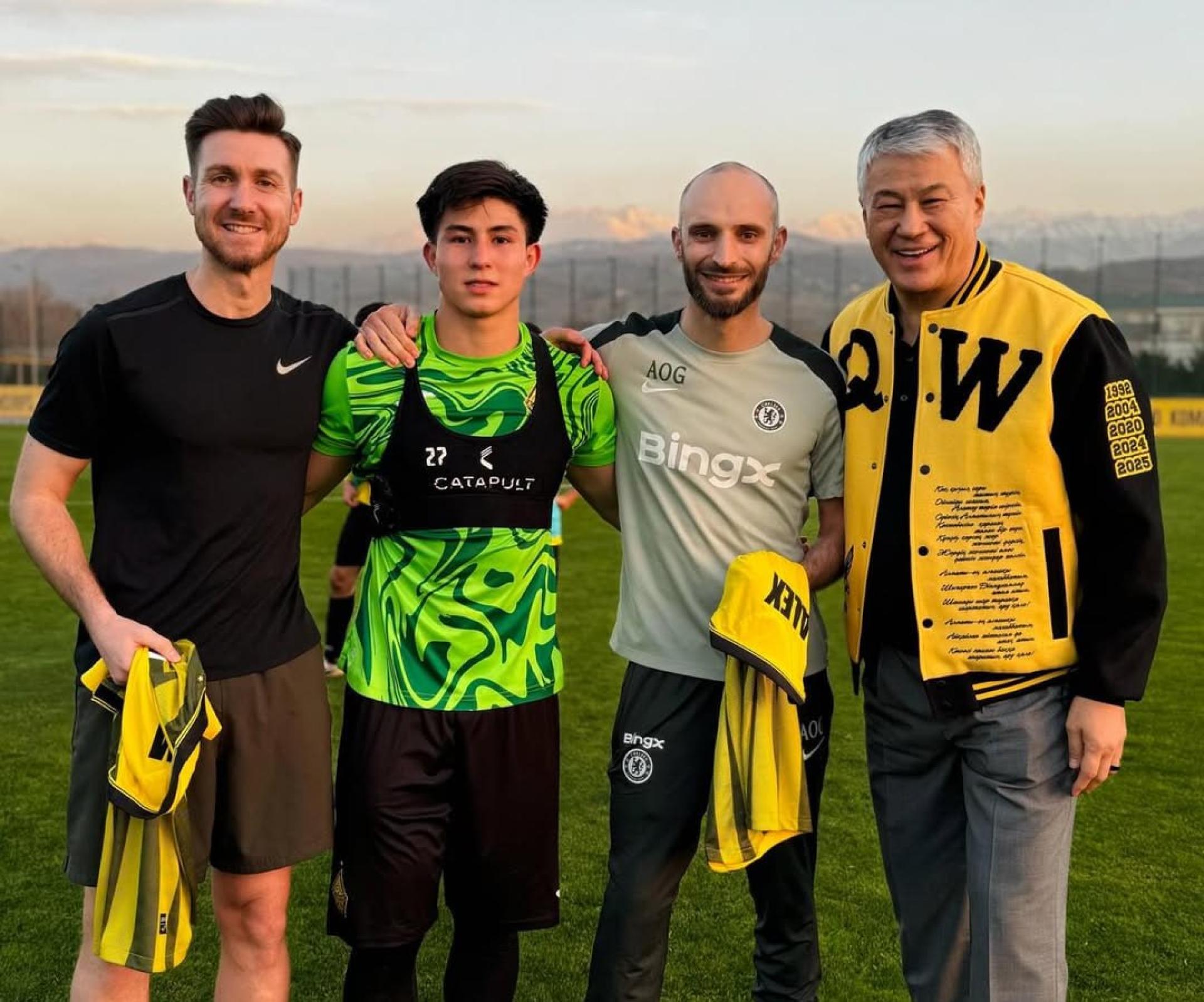 Тренеры «Челси» прибыли в Алматы из-за Сатпаева