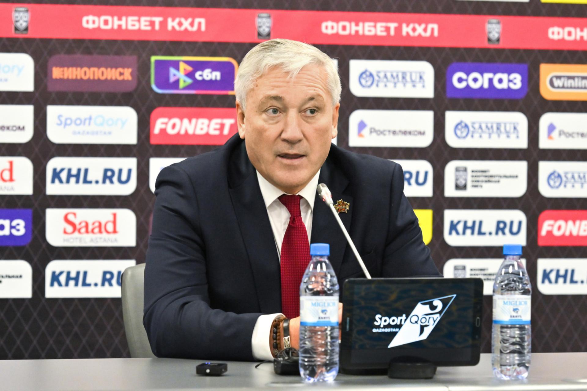 «Это позор»: тренер «Барыса» разнес команду после поражения в КХЛ