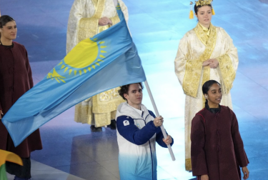 Шайдоров стал знаменосцем Казахстана на церемонии закрытия Олимпиады