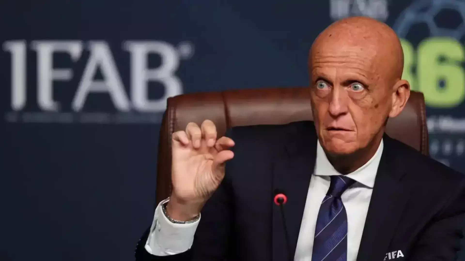 В правила футбола внесены новые ограничения и расширены полномочия VAR