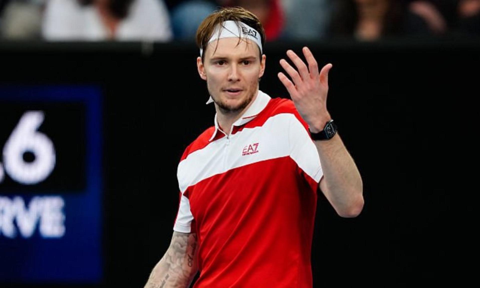 Бублик вылетел из турнира в Дубае после поражения в двух сетах