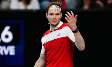 Бублик вылетел из турнира в Дубае после поражения в двух сетах