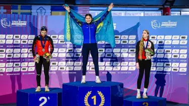 Токаев поздравил вундеркинда конькобежку Кристину Шумекову с триумфом на ЧМ