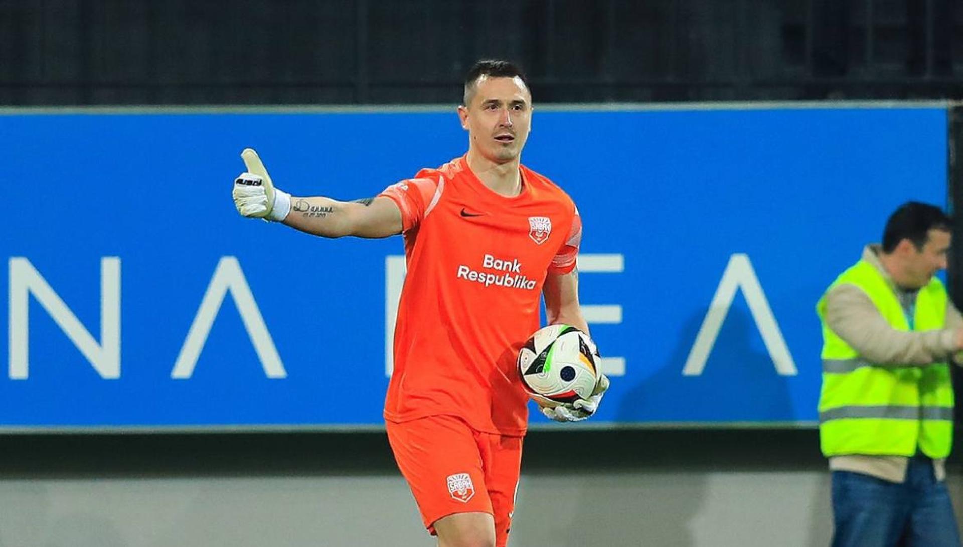 Вратарь сборной Казахстана стал героем серии пенальти в Кубке Азербайджана