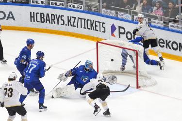 «Барыс» пропустил шесть шайб в последней домашней игре сезона