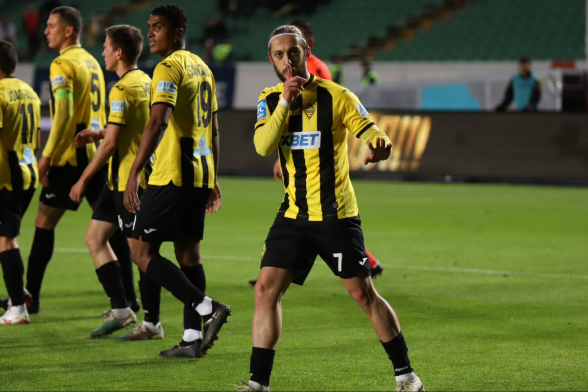 Звезда «Кайрата» уехал из Казахстана из-за искусственных полей