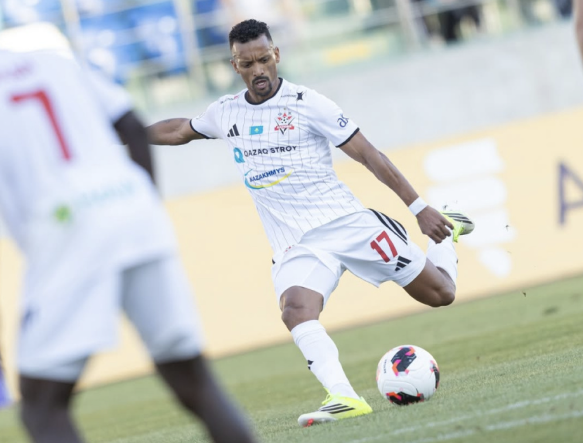 «Актобе» разгромно проиграл в дебютном матче Нани в старте