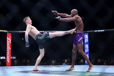 Бой потенциальных соперников Рахмонова в UFC закончился решением судей