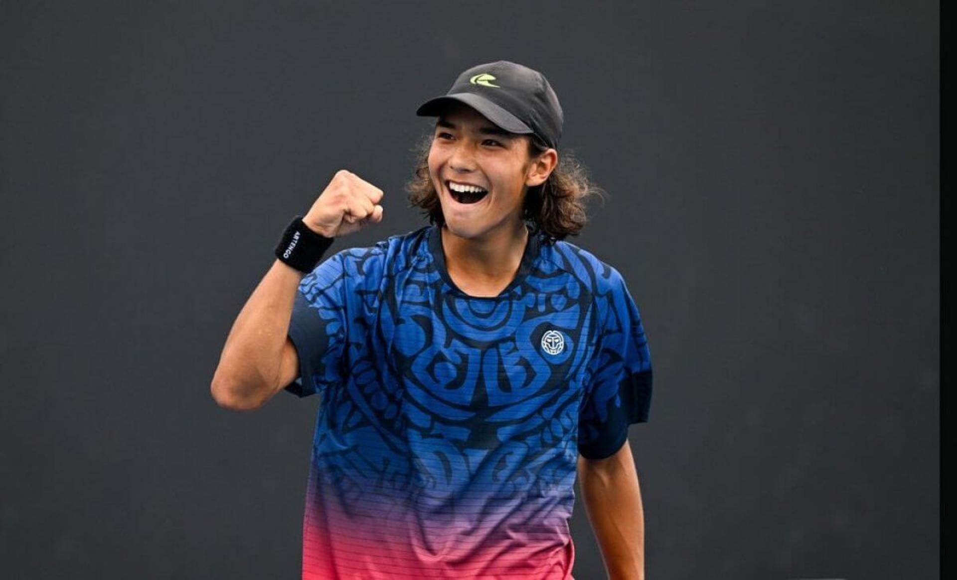 Юный теннисист из Казахстана выиграл взрослый турнир в Тунисе