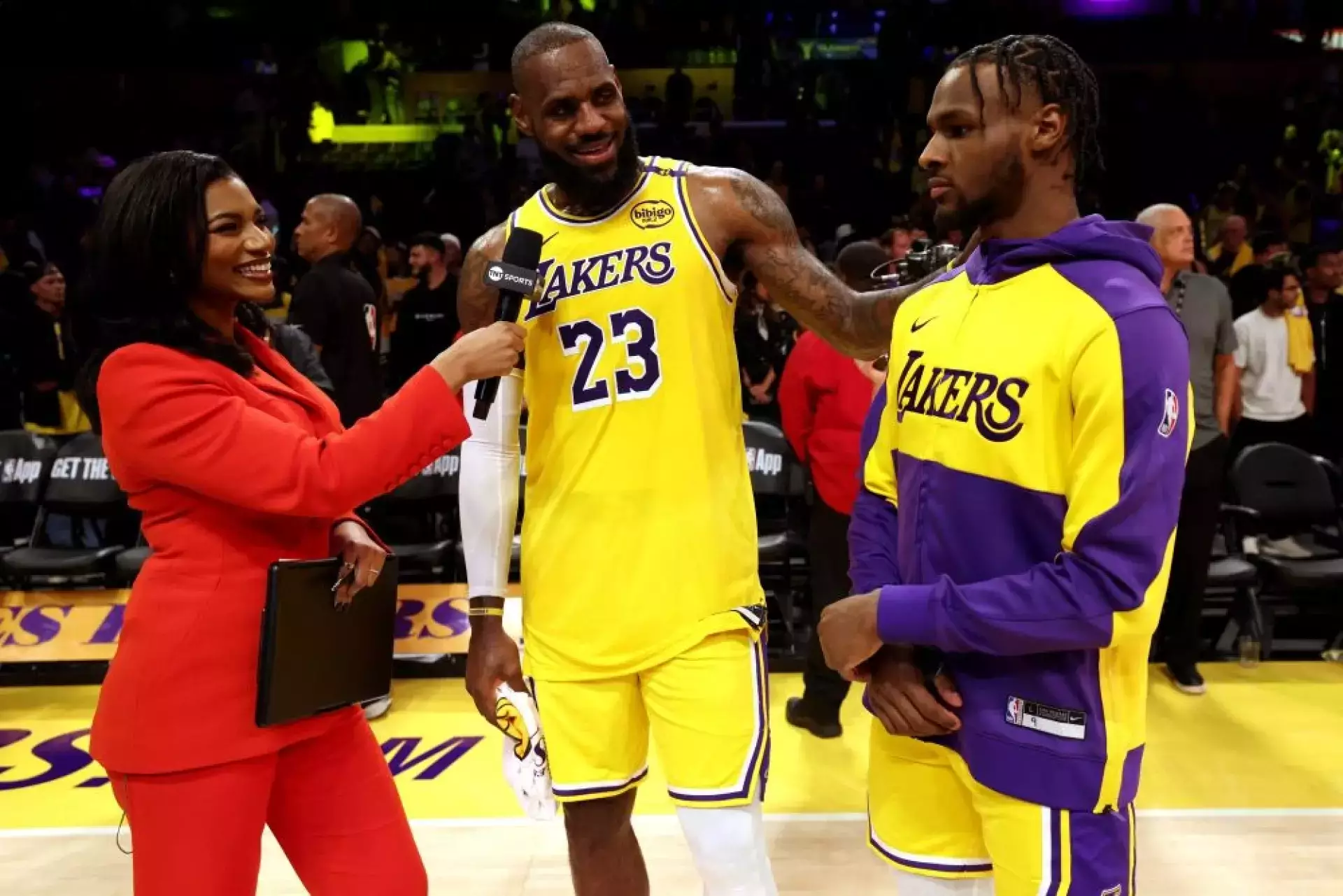 Леброн и Бронни Джеймсы переписали историю НБА