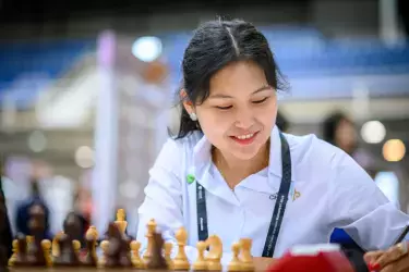 Казахстанка начала путь к мировой шахматной короне с ничьей