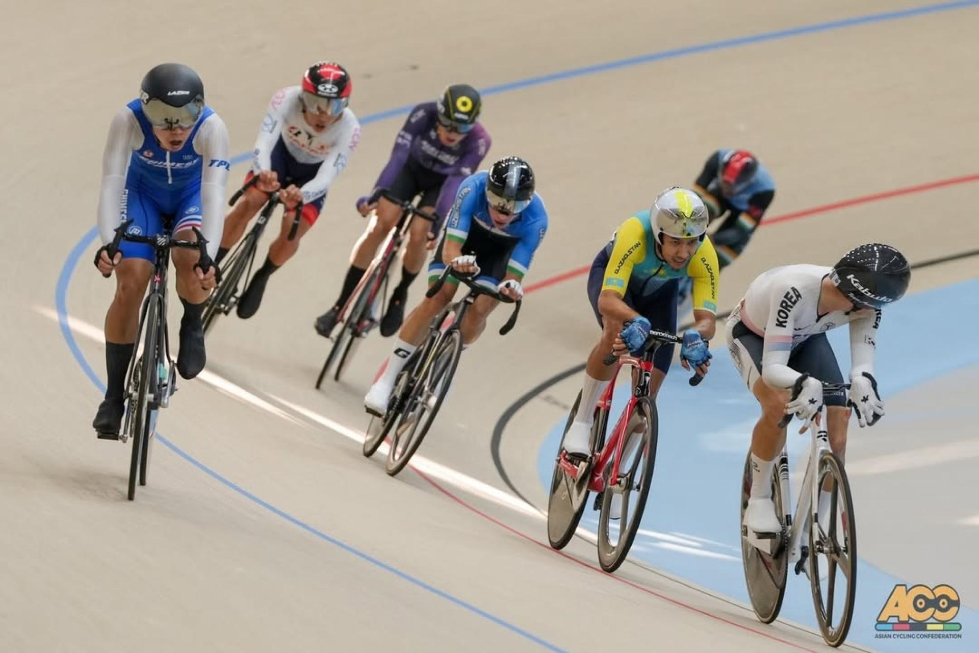 Казахстанские велогонщики успешно выступили на чемпионате Азии