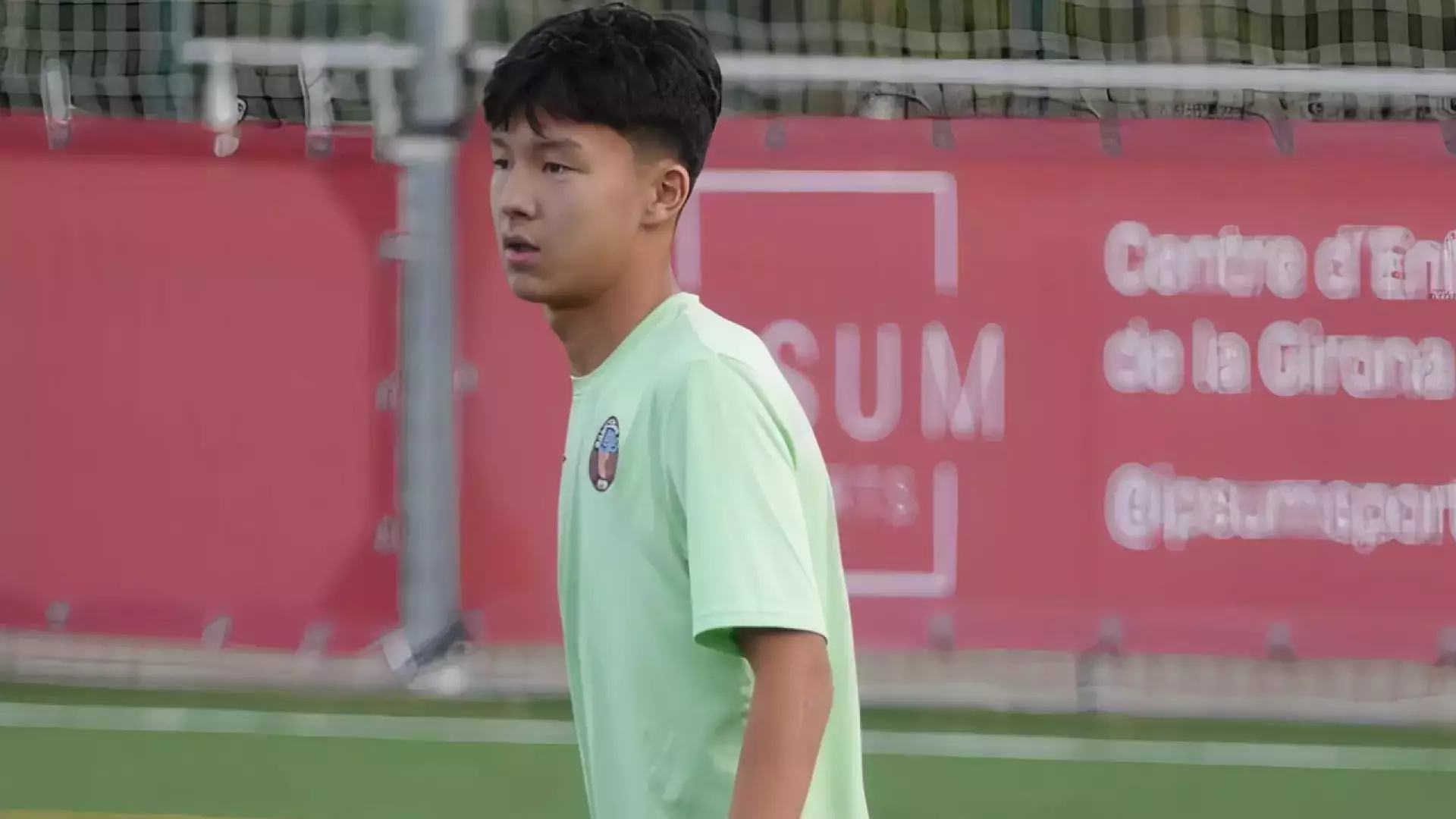 Казахстанец подписал контракт с «Барселоной»