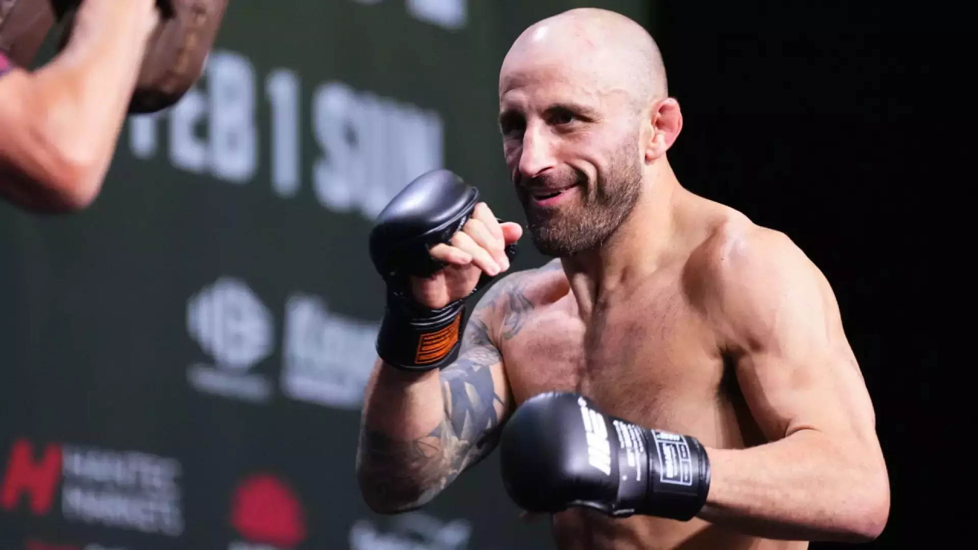 Волкановски назвал соперника для защиты титула UFC