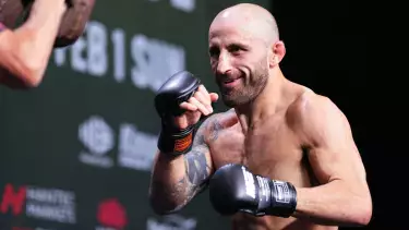 Волкановски назвал соперника для защиты титула UFC