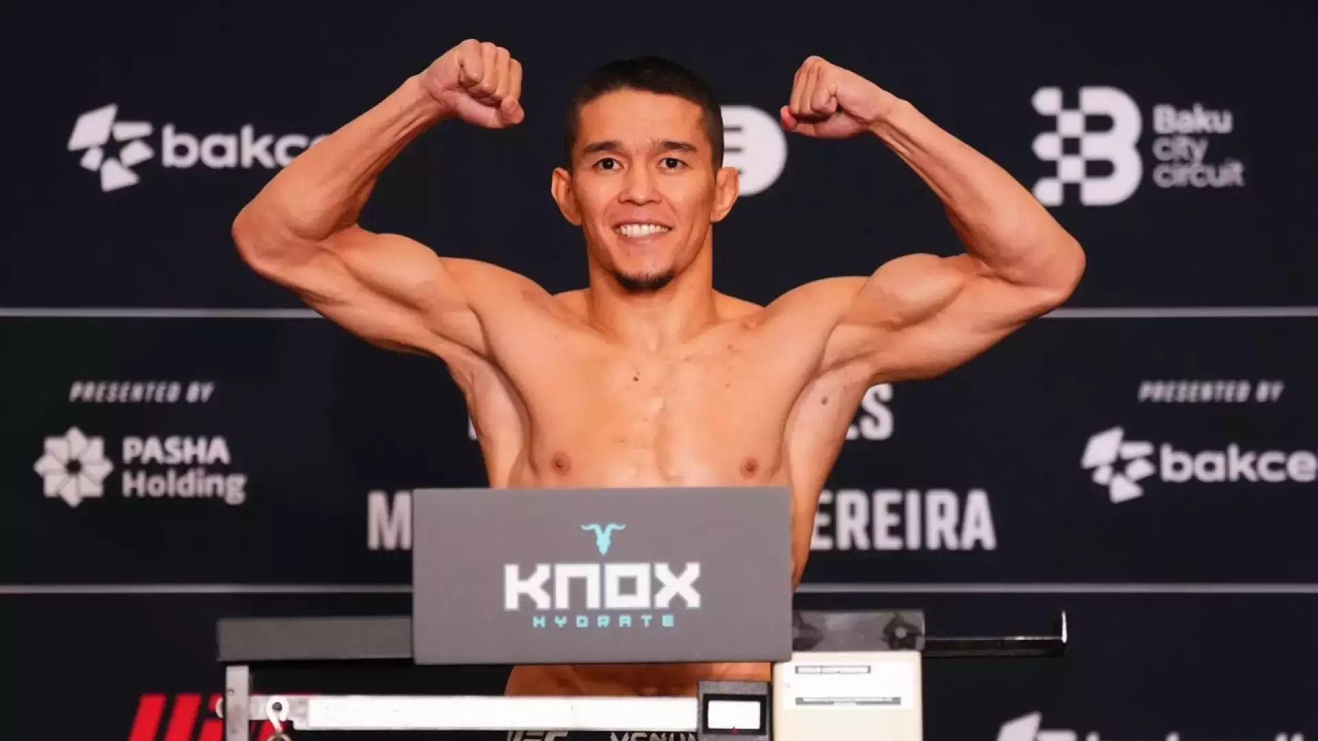Асу Алмабаев первым из Казахстана получил $100 000 в UFC