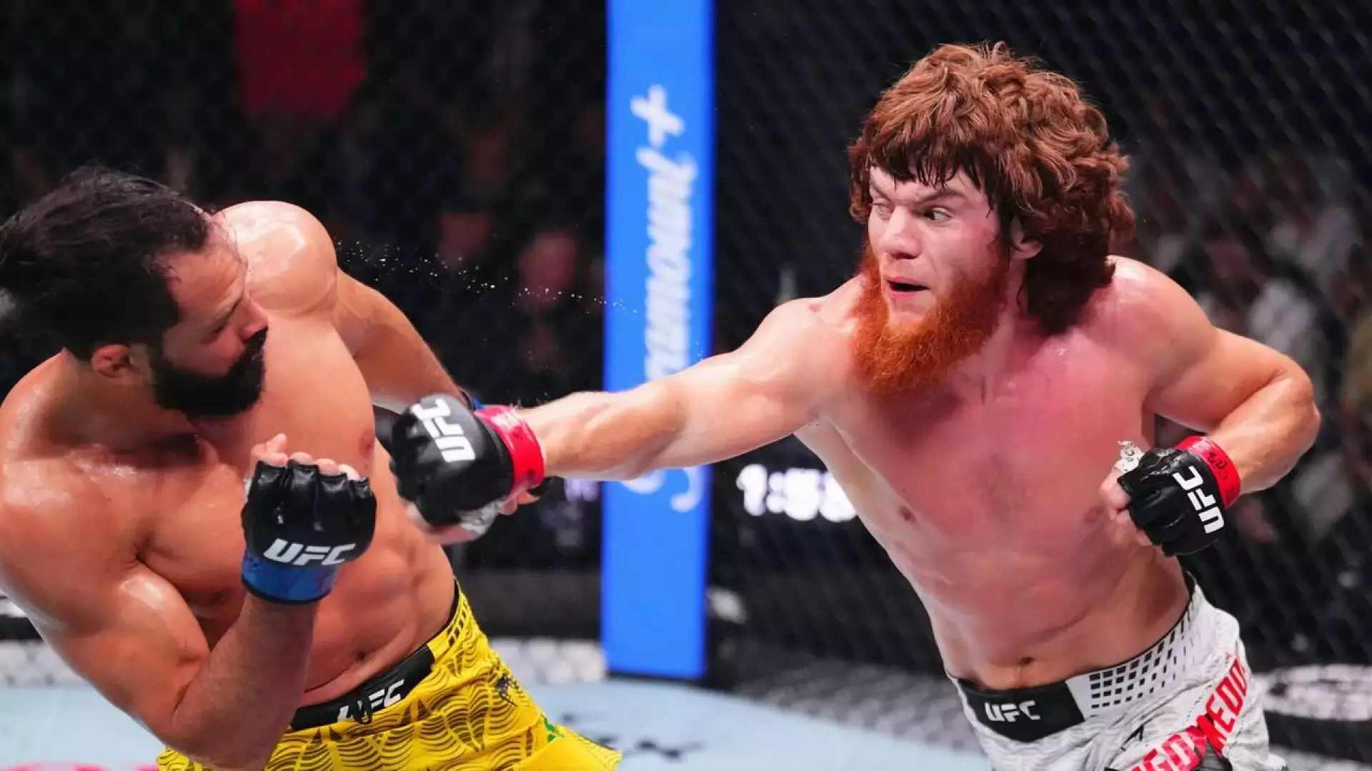 Шара Буллет одержал волевую победу на турнире UFC в Баку