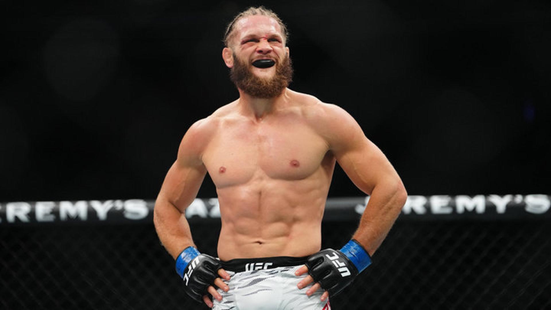 Рафаэль Физиев нокаутировал Мануэля Торреса в главном бою турнира UFC в Баку